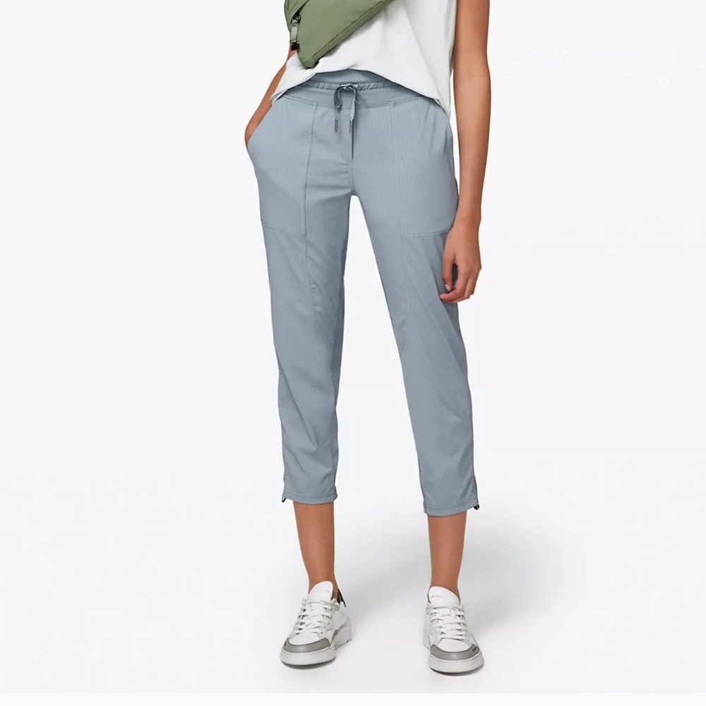 Lululemon cropped Studio Jogger